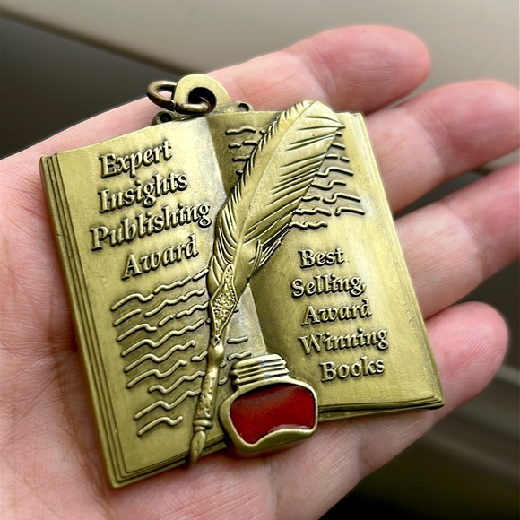 🖤RARE💕Expert Insights Publishing Award Best Selling Award Winning Books medal - Picture 1 of 8